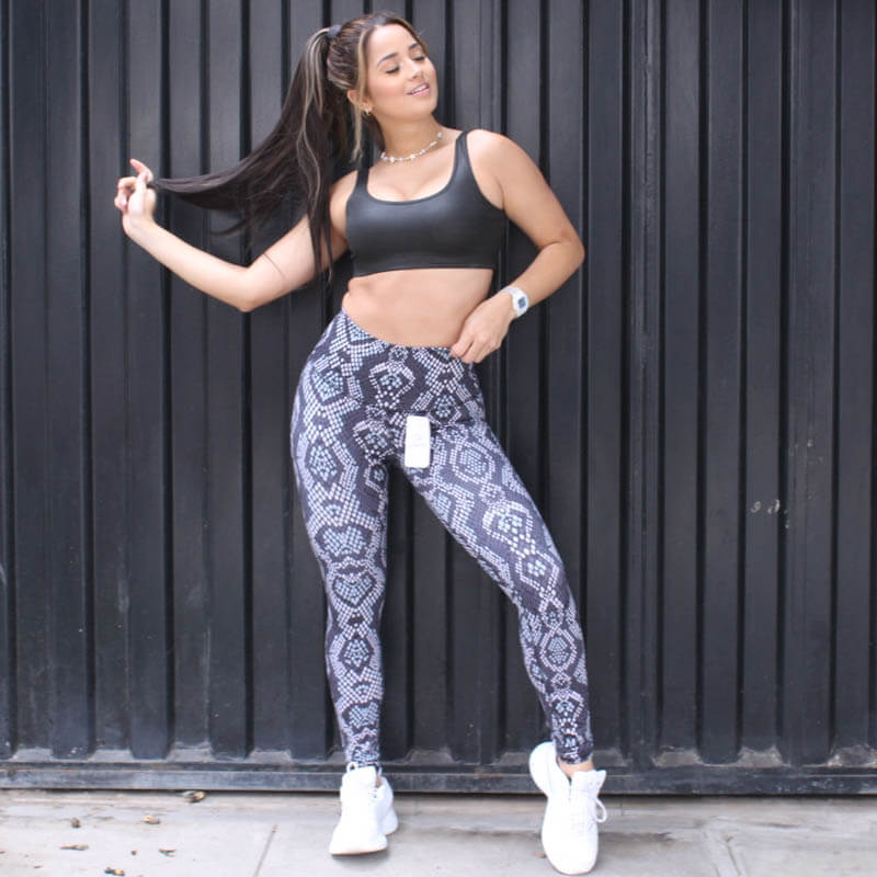 Conjunto Leggings para Mujer Diseño Rombos con Top Negro Marca Greenfit