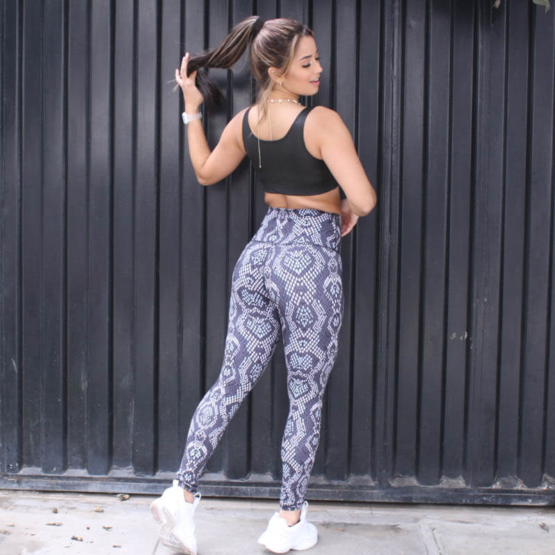 Conjunto Leggings para Mujer Diseño Rombos con Top Negro Marca Greenfit