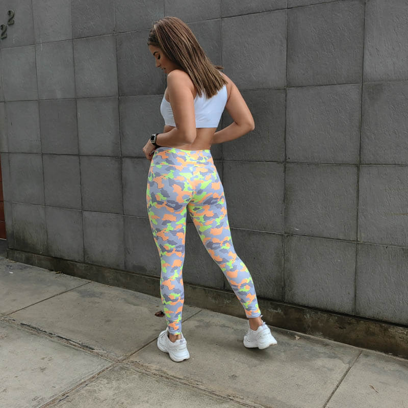 Conjunto Leggings para Mujer con Top Blanco Diseño Camuflado Pop Marca Greenfit