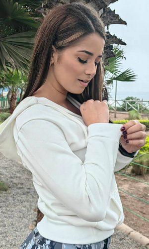 Polera para Mujer color Balnca con Capucha Marca Greenfit