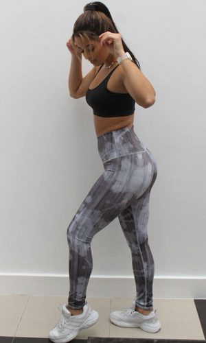 Conjunto Leggings para Mujer Diseño Tie-Dye Gris con Top Negro Marca Greenfit